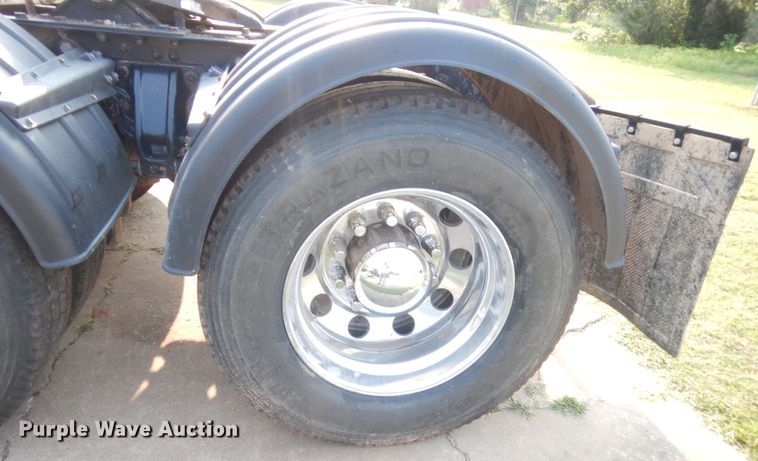 image for item IT9741 2013 Kenworth T660  semi truck