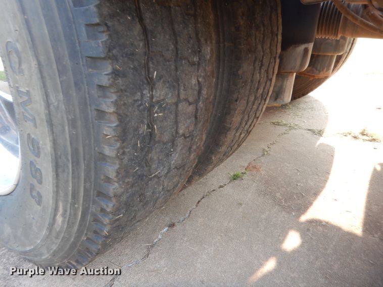 image for item IT9741 2013 Kenworth T660  semi truck