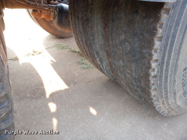 image for item IT9741 2013 Kenworth T660  semi truck