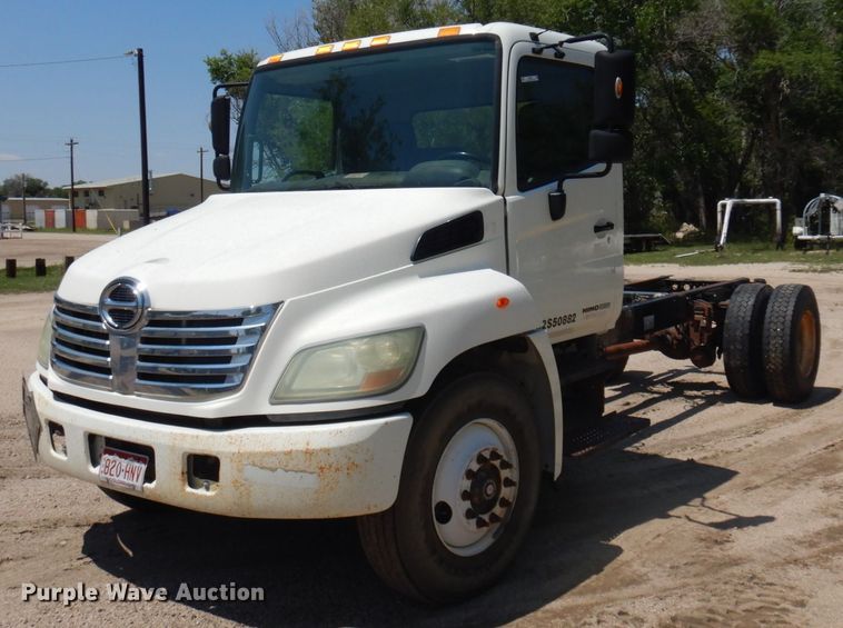 image for item JZ9916 2008 Hino 338  truck cab and chassis