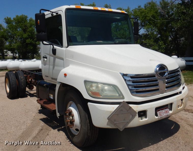 image for item JZ9916 2008 Hino 338  truck cab and chassis