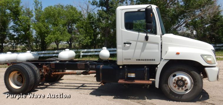 image for item JZ9916 2008 Hino 338  truck cab and chassis