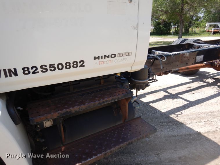 image for item JZ9916 2008 Hino 338  truck cab and chassis