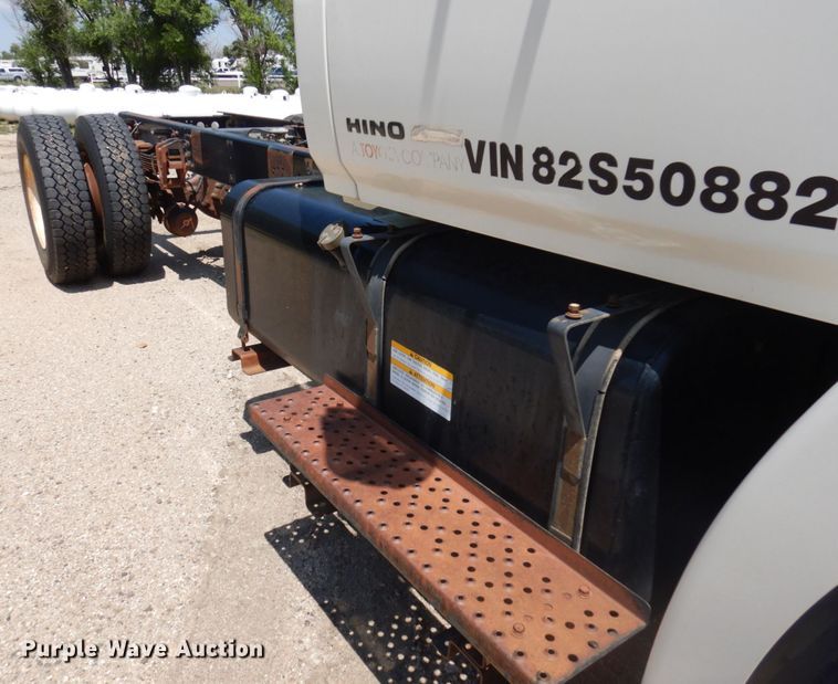 image for item JZ9916 2008 Hino 338  truck cab and chassis