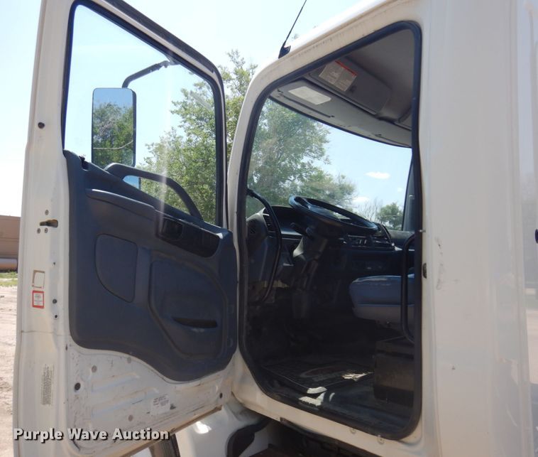 image for item JZ9916 2008 Hino 338  truck cab and chassis