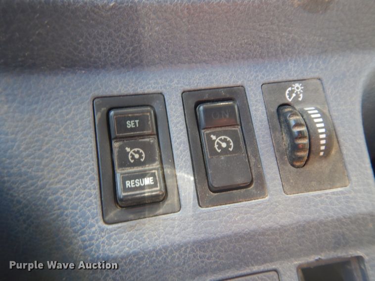 image for item JZ9916 2008 Hino 338  truck cab and chassis