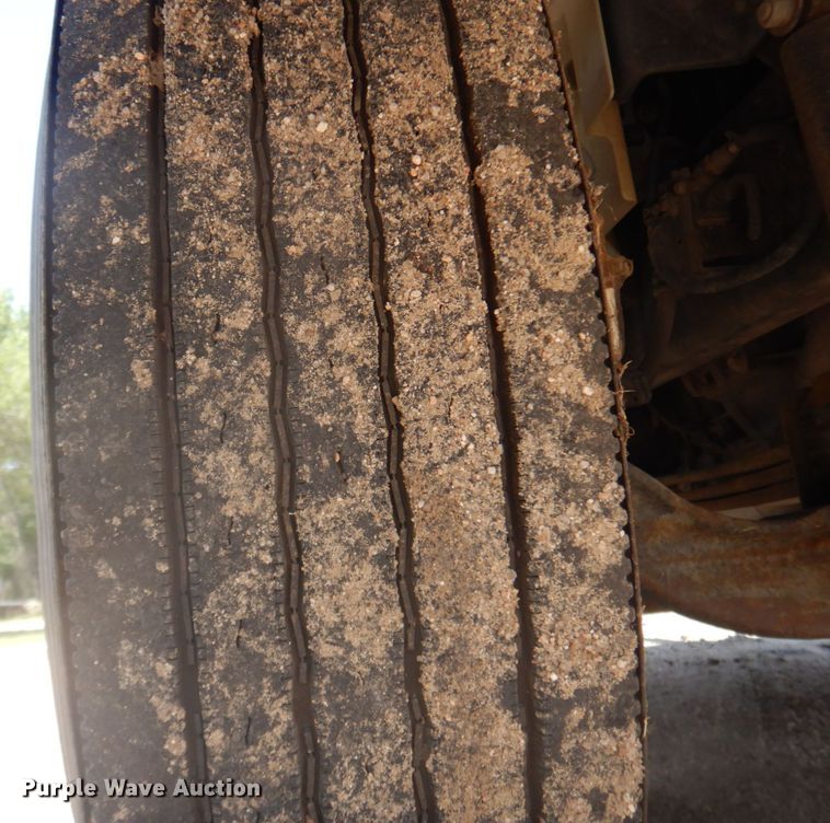 image for item JZ9916 2008 Hino 338  truck cab and chassis