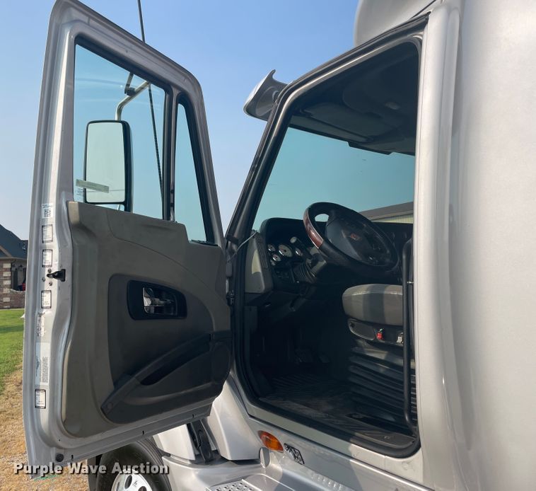 image for item KK9524 2013 International ProStar  semi truck