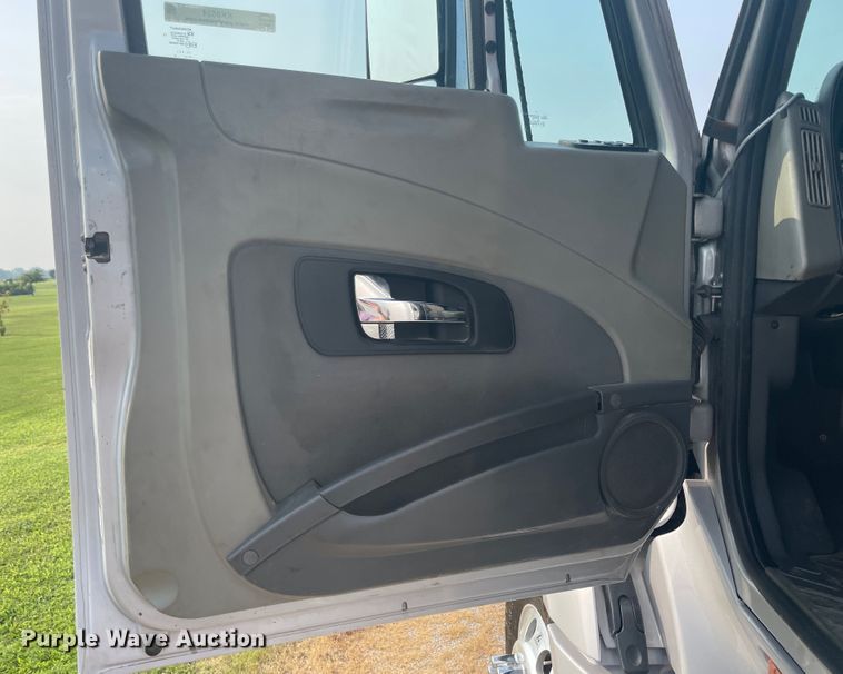 image for item KK9524 2013 International ProStar  semi truck