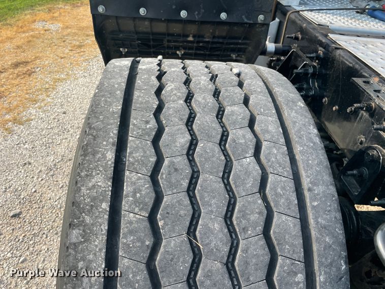 image for item KK9524 2013 International ProStar  semi truck