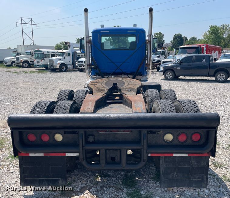 image for item KK9527 2011 Mack CHU613  semi truck