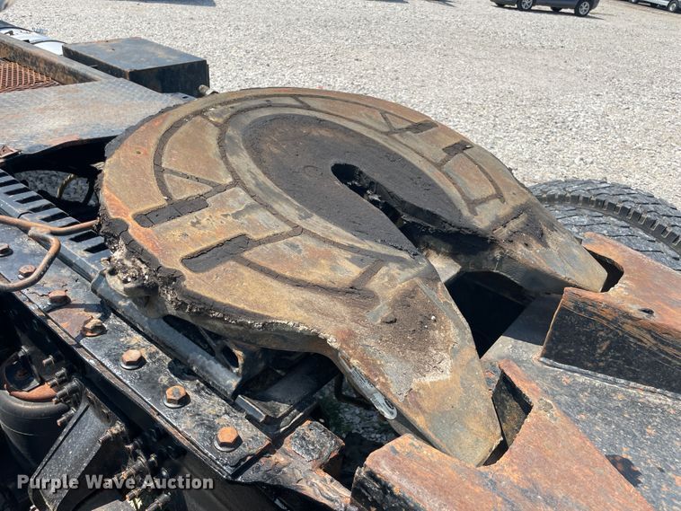 image for item KK9527 2011 Mack CHU613  semi truck