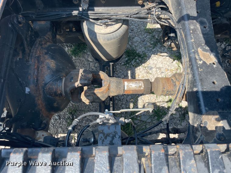 image for item KK9527 2011 Mack CHU613  semi truck