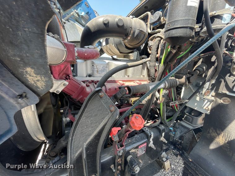 image for item KK9527 2011 Mack CHU613  semi truck