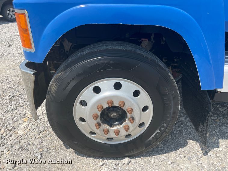 image for item KK9527 2011 Mack CHU613  semi truck