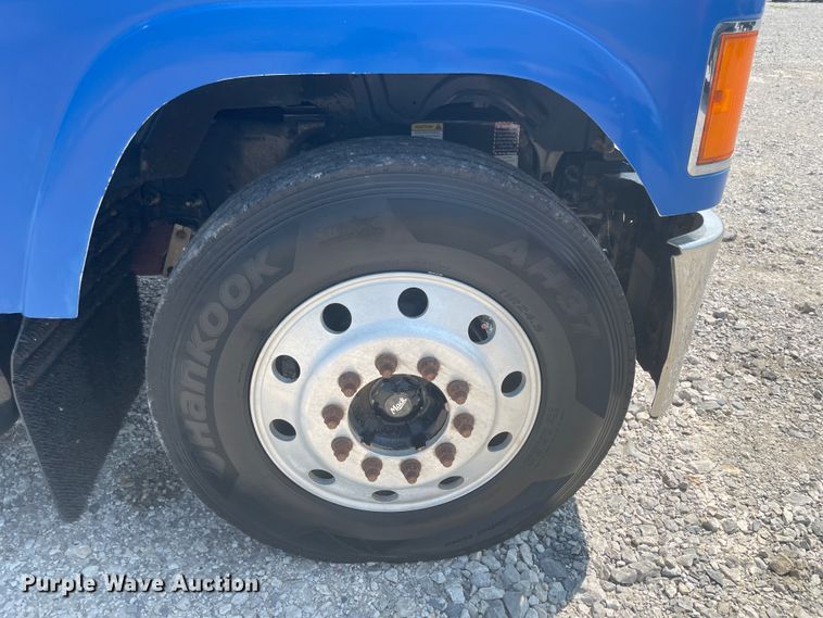 image for item KK9527 2011 Mack CHU613  semi truck