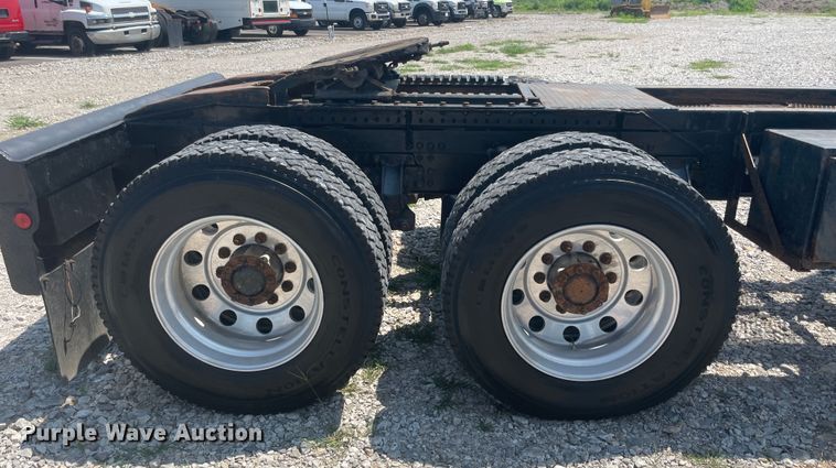 image for item KK9527 2011 Mack CHU613  semi truck