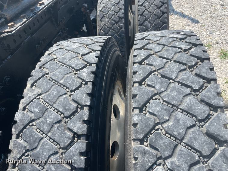 image for item KK9527 2011 Mack CHU613  semi truck