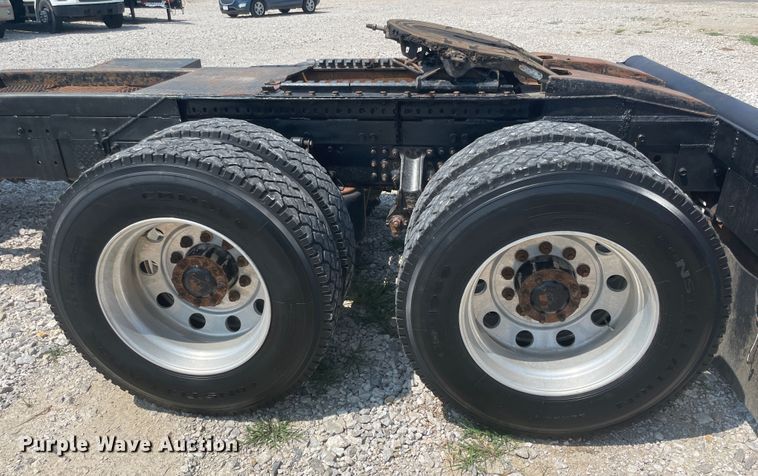 image for item KK9527 2011 Mack CHU613  semi truck