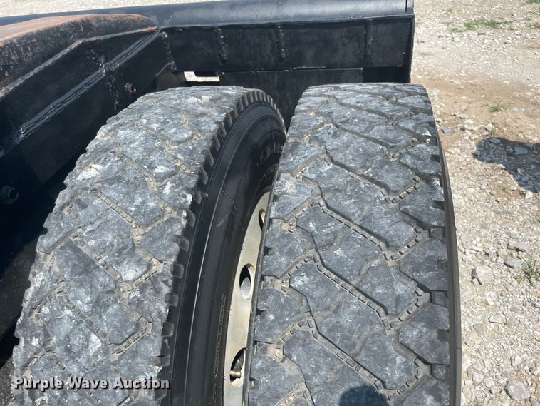 image for item KK9527 2011 Mack CHU613  semi truck