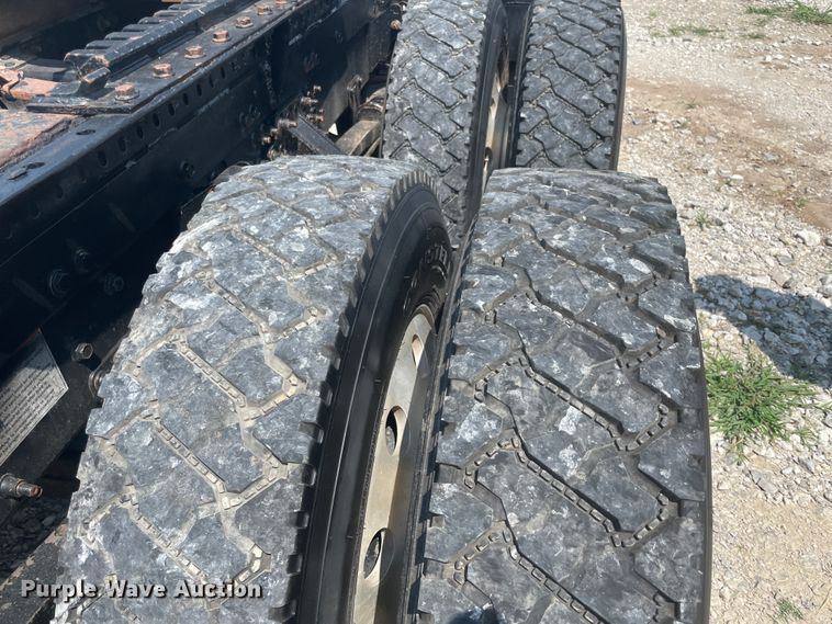 image for item KK9527 2011 Mack CHU613  semi truck