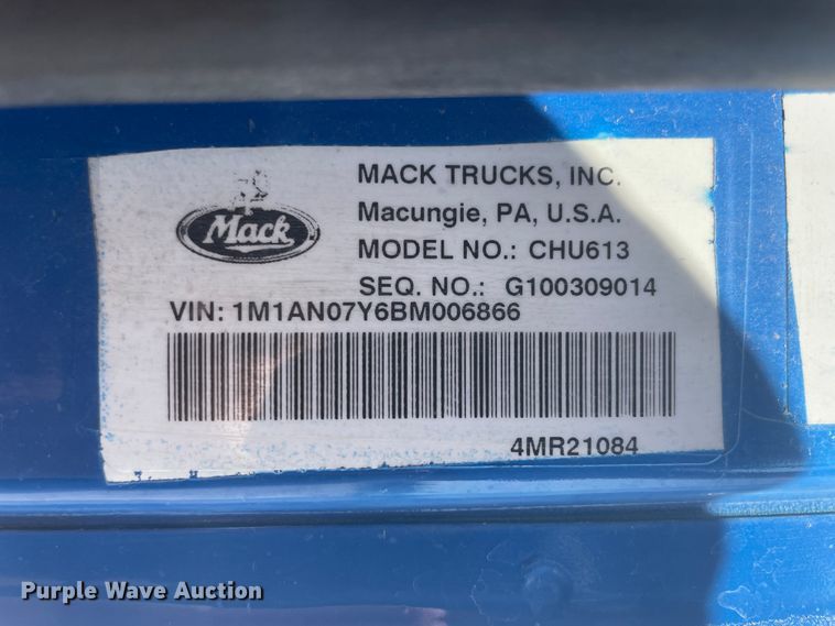image for item KK9527 2011 Mack CHU613  semi truck