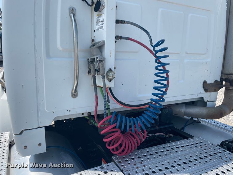 image for item KK9528 2007 Sterling A9500  semi truck