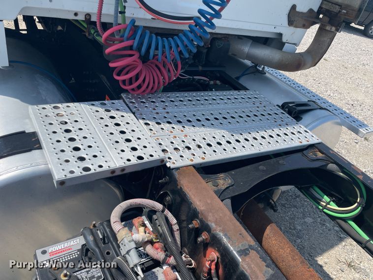 image for item KK9528 2007 Sterling A9500  semi truck