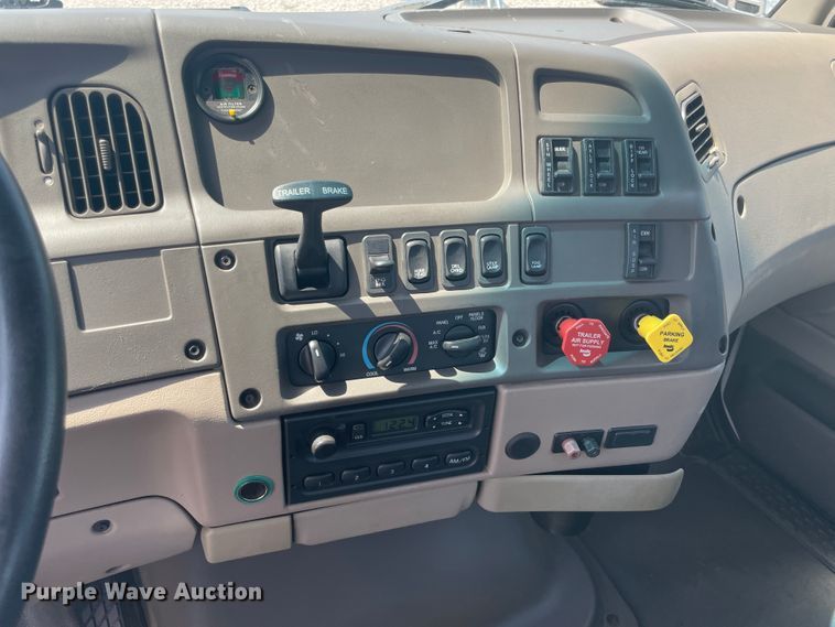 image for item KK9528 2007 Sterling A9500  semi truck