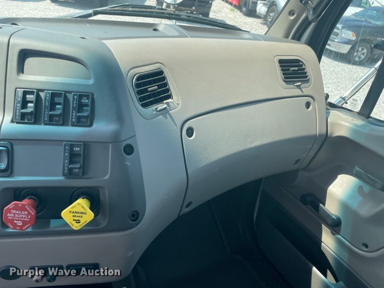 image for item KK9528 2007 Sterling A9500  semi truck