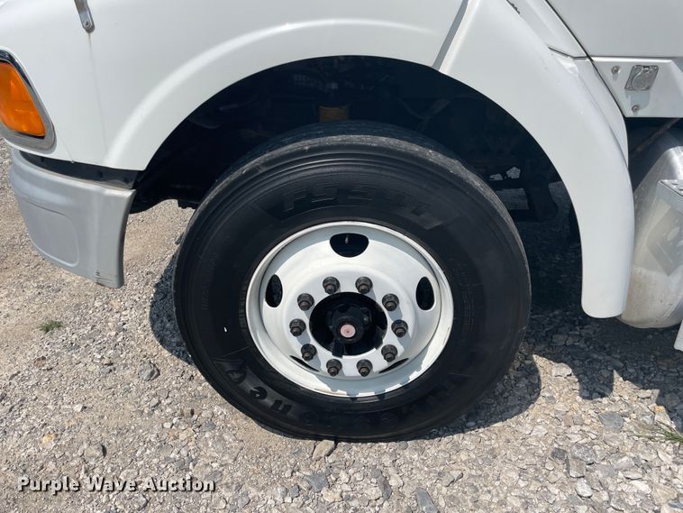 image for item KK9528 2007 Sterling A9500  semi truck