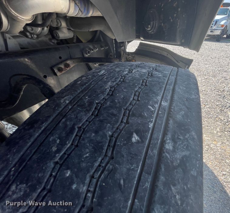 image for item KK9528 2007 Sterling A9500  semi truck