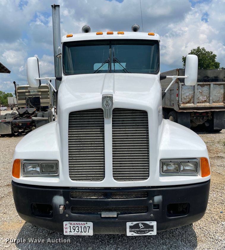 image for item KK9623 1994 Kenworth T600  semi truck