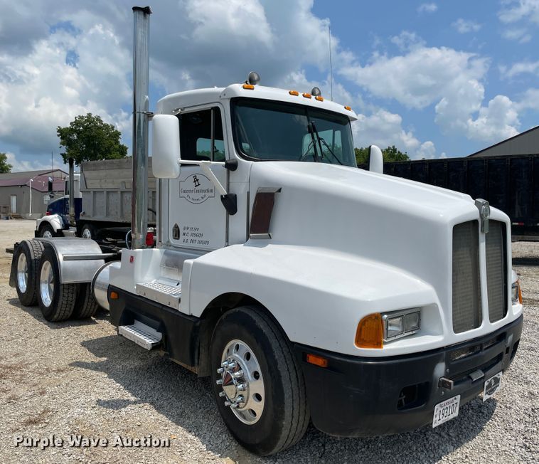image for item KK9623 1994 Kenworth T600  semi truck