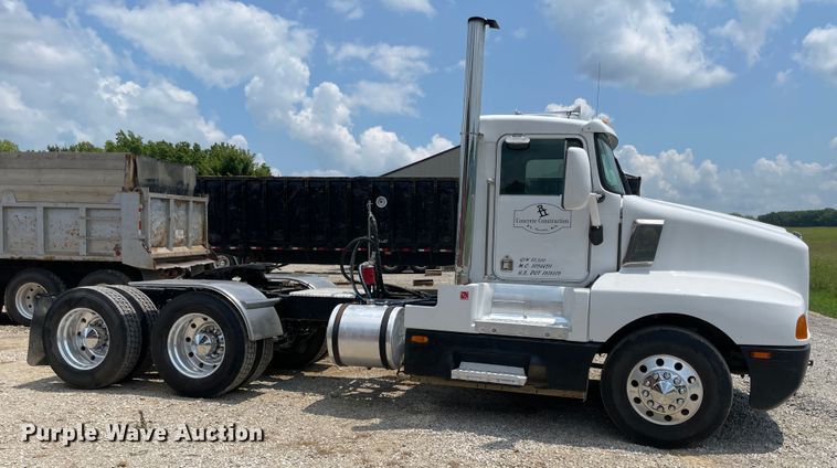image for item KK9623 1994 Kenworth T600  semi truck