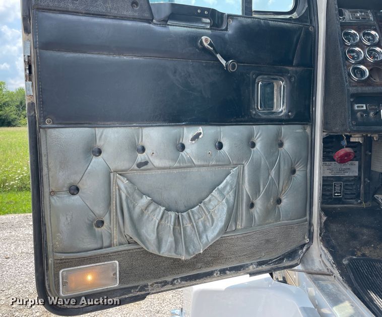 image for item KK9623 1994 Kenworth T600  semi truck