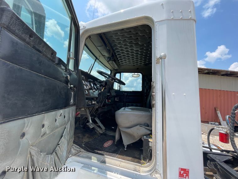 image for item KK9623 1994 Kenworth T600  semi truck