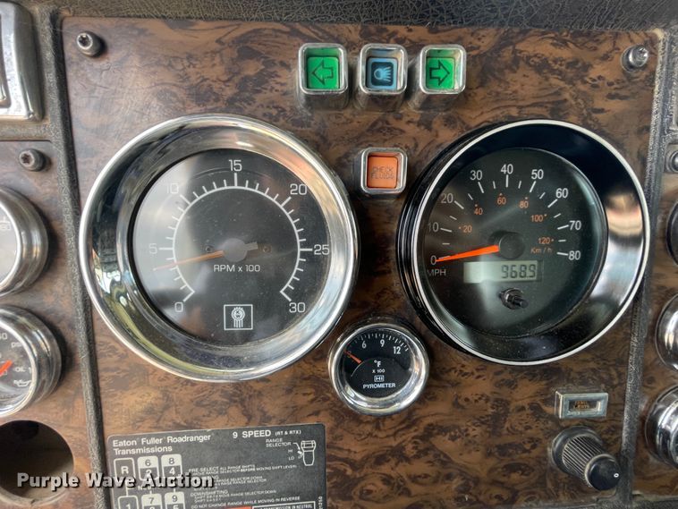 image for item KK9623 1994 Kenworth T600  semi truck