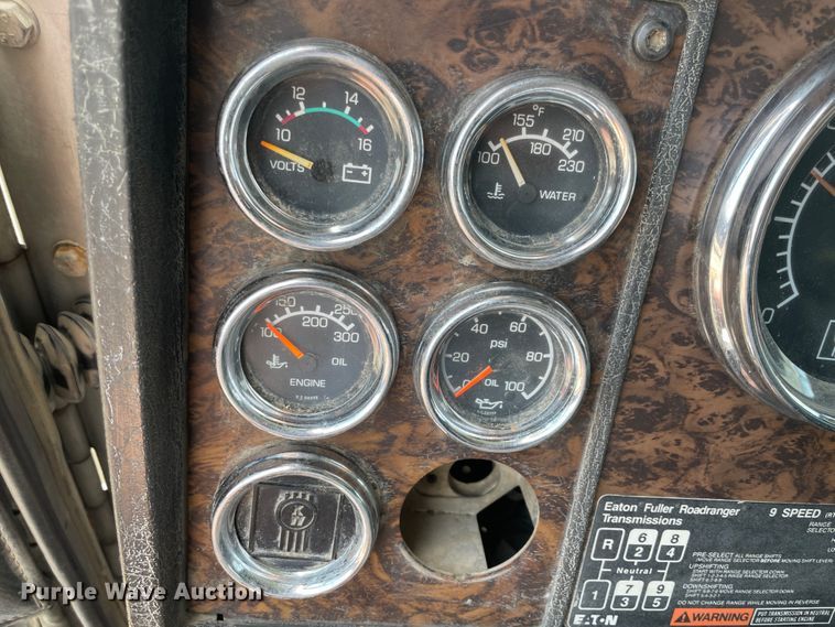 image for item KK9623 1994 Kenworth T600  semi truck