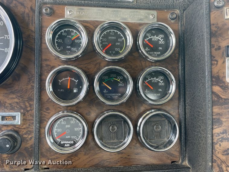 image for item KK9623 1994 Kenworth T600  semi truck