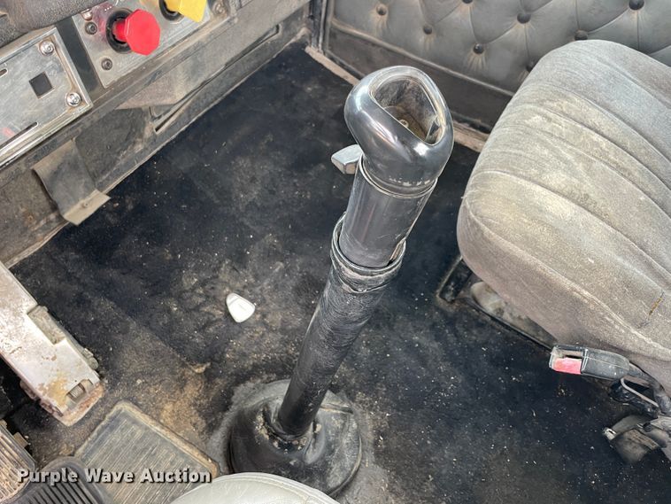 image for item KK9623 1994 Kenworth T600  semi truck