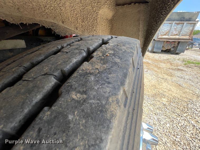 image for item KK9623 1994 Kenworth T600  semi truck