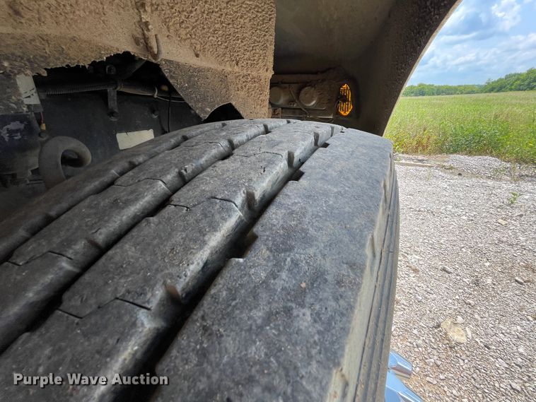 image for item KK9623 1994 Kenworth T600  semi truck