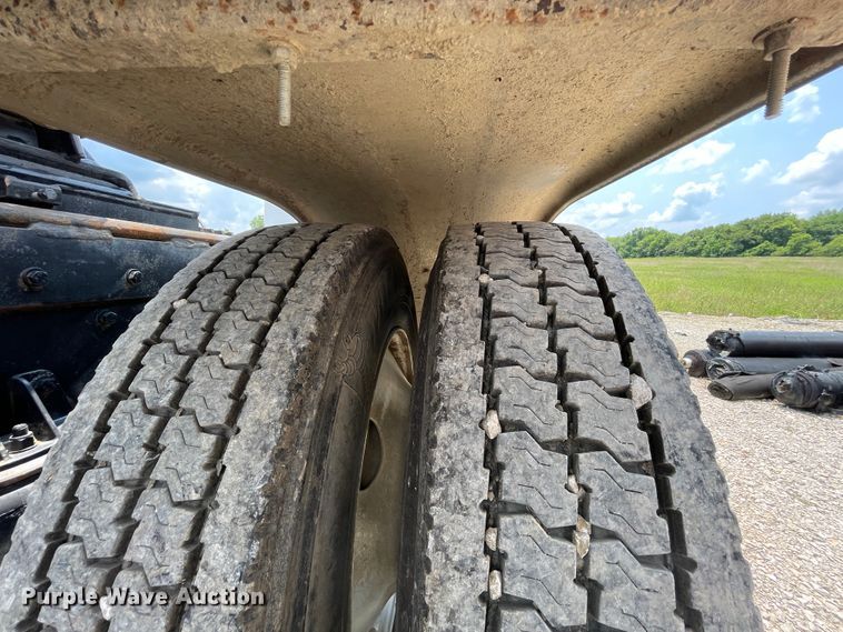 image for item KK9623 1994 Kenworth T600  semi truck