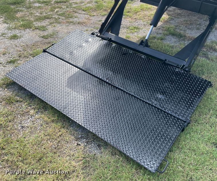 image for item KK9633 2008 Ford F650  box truck