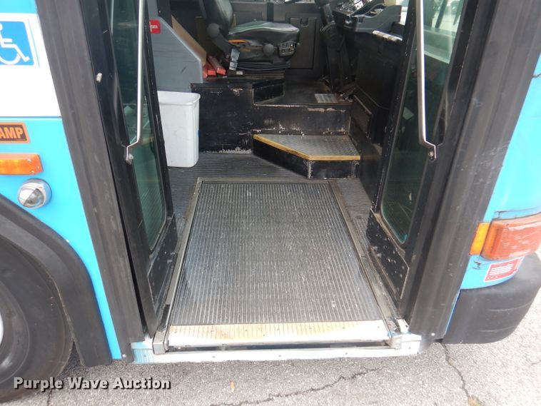 image for item DA5340 2003 Gillig G27B102N4  coach bus