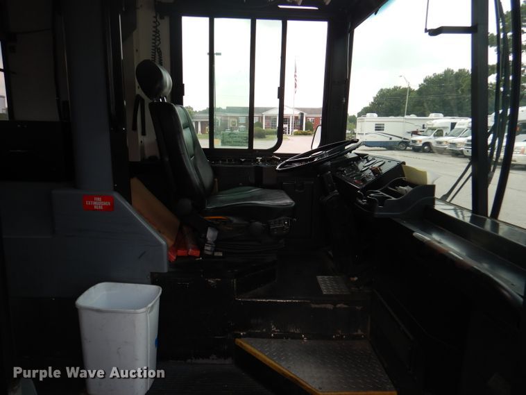 image for item DA5340 2003 Gillig G27B102N4  coach bus