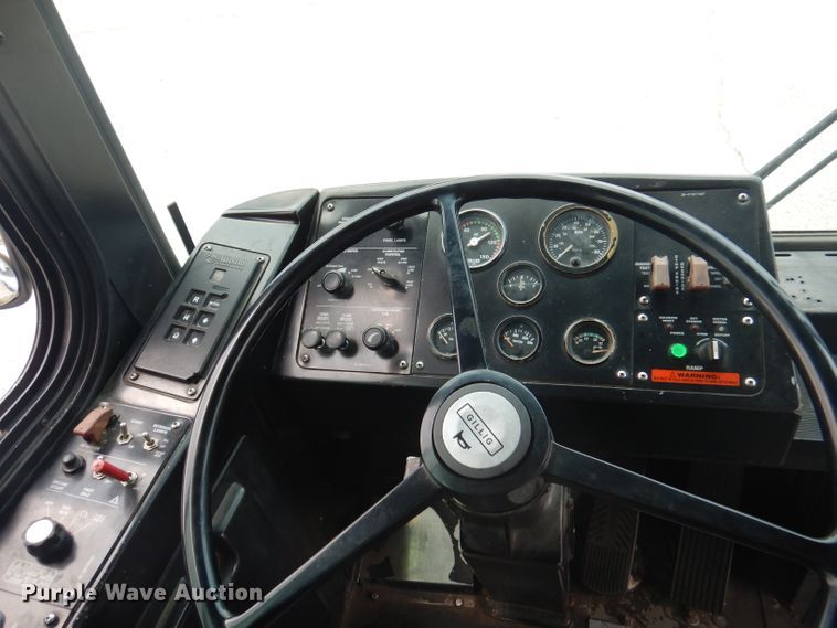 image for item DA5340 2003 Gillig G27B102N4  coach bus