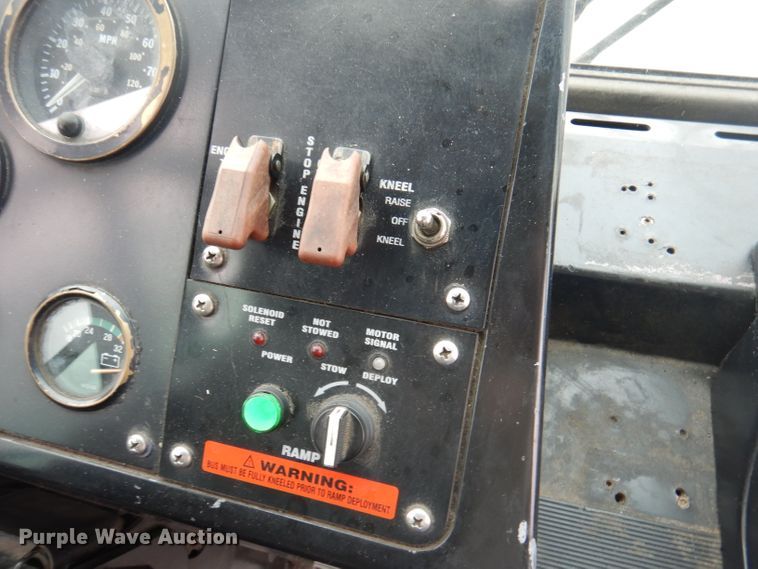 image for item DA5340 2003 Gillig G27B102N4  coach bus