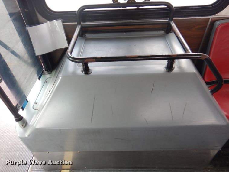 image for item DA5340 2003 Gillig G27B102N4  coach bus